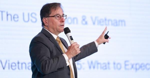 VinaCapital: VND mất giá khoảng 3%, Fed có thể không cắt giảm lãi suất trong năm 2025