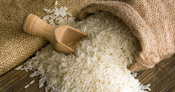 Nhu cầu suy yếu, giá gạo Việt Nam giảm xuống mức thấp nhất trong gần 2 năm