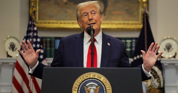 Ông Trump cân nhắc áp thuế quan 10% với Trung Quốc ngay ngày 1/2