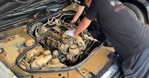 Mẹo phát hiện xe từng ngập nước dù đã được 'lột xác'