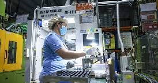 Tăng mức giảm trừ gia cảnh thuế thu nhập cá nhân: 'Khoan sức dân' trong chính sách thuế