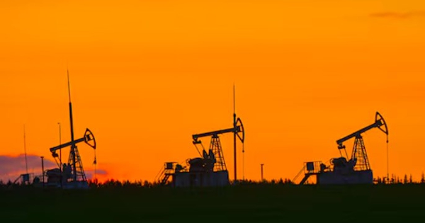 Giá xăng dầu hôm nay 24/10: Tiếp đà tăng 5% lên mức cao nhất hai tuần