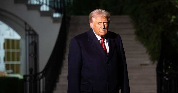 Nổi giận vì một đoạn quảng cáo, ông Trump áp thuế bổ sung 10% lên Canada