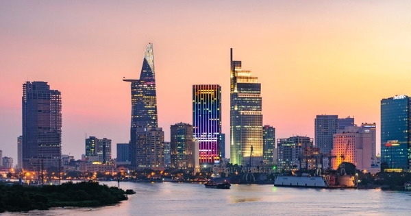 HSBC nâng dự báo tăng trưởng GDP Việt Nam năm 2025 và 2026