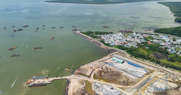 Thu ngân sách TP HCM vượt cùng kỳ nhờ đất đai