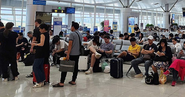 Hàng loạt chuyến bay chậm giờ do mưa lớn ở Tân Sơn Nhất