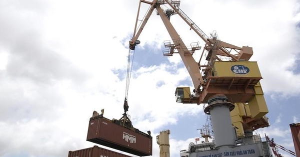 Logistics xanh: Từ áp lực chi phí đến tạo lợi thế cạnh tranh