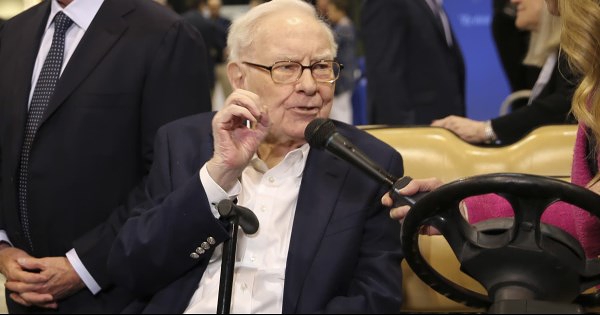 Berkshire Hathaway ôm 381 tỷ USD tiền mặt, Warren Buffett vẫn quyết không mua cổ phiếu quỹ