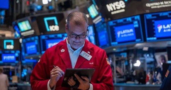 Khối ngoại bán ròng VIX hơn 700 tỷ đồng phiên cuối tuần