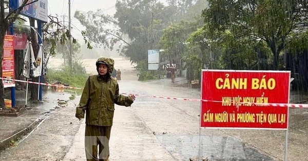 Đợt mưa lũ Nam Trung Bộ vượt kỷ lục 50 năm, nhiều sông đồng loạt vượt lịch sử