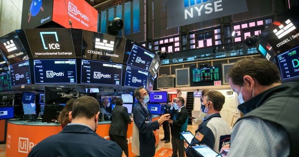 Khối ngoại quay đầu mua ròng hơn 340 tỷ đồng, tâm điểm VNM, VIC