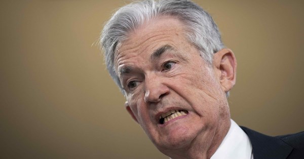 Làn sóng sa thải bắt đầu lan rộng, Fed thêm khó xử với bài toán lãi suất