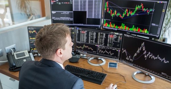 Khối ngoại quay đầu bán ròng gần 900 tỷ đồng