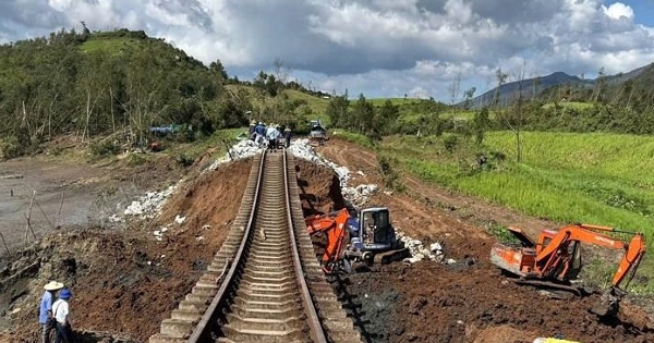 Ngành đường sắt quyết tâm thông tuyến, điện lực hoàn thành cấp điện vào ngày 10/11