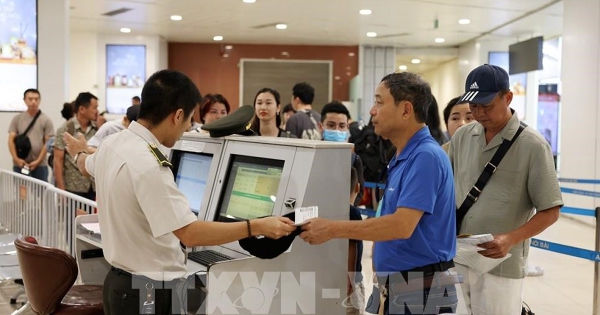 Chỉ làm thủ tục tại quầy với khách có hành lý ký gửi và đặc biệt ở sân bay