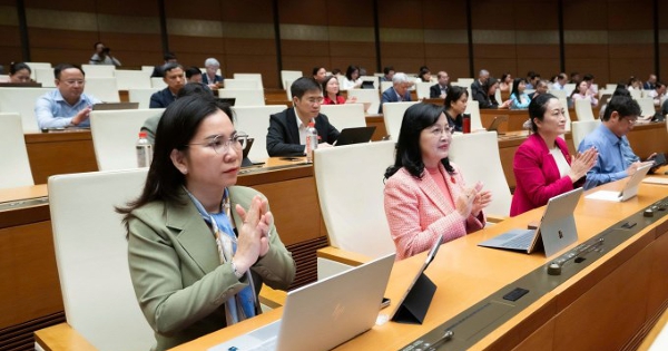 Bỏ quy định taxi, xe vận tải phải lắp ghế an toàn trẻ em