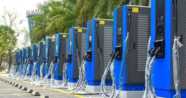 Giá điện cho trạm sạc xe điện cao nhất gần 4.300 đồng/kWh