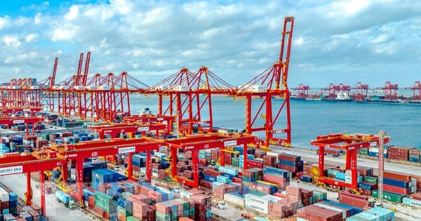 ADB: Xuất khẩu 'lội ngược dòng', kinh tế Trung Quốc trở lại đường đua