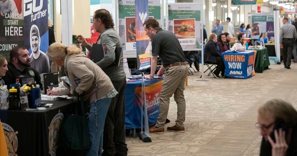 Mỹ có thêm 64.000 việc làm trong tháng 11 nhưng mất 105.000 vào tháng 10