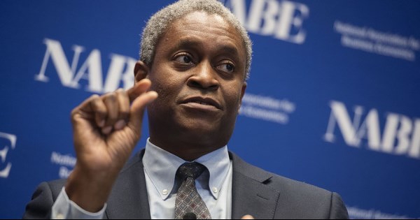 Quan chức Fed cảnh báo lạm phát còn dai dẳng, dự đoán lãi suất khó giảm trong năm 2026