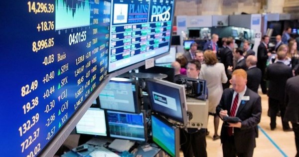 Khối ngoại quay lại tình thế giằng co