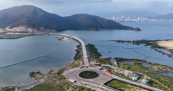 Hợp long cầu Hải Giang kết nối dự án MerryLand Quy Nhơn