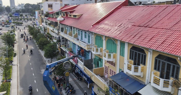 Dãy nhà cổ gần chợ Bến Thành 'thay áo mới' đón Tết