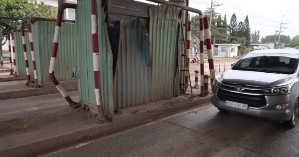 Hiện trạng ba trạm thu phí bỏ hoang, tiềm ẩn nguy hiểm trên quốc lộ 51