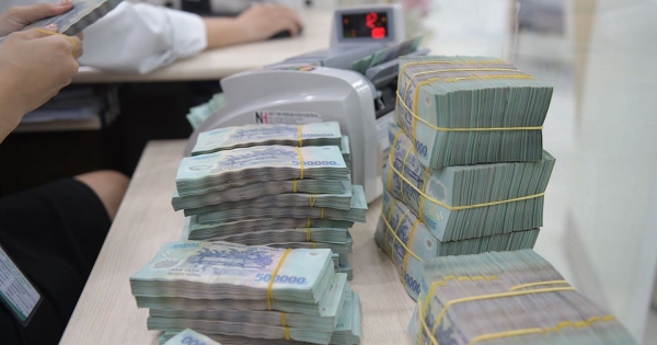 Lãi suất liên ngân hàng vọt lên 7%, chuyên gia dự báo neo cao đến cận Tết