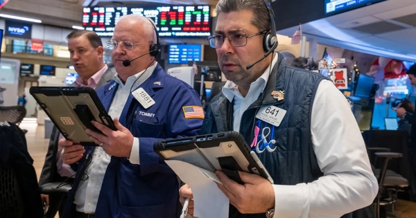 Chứng khoán Mỹ xanh trở lại khi cổ phiếu công nghệ, bitcoin phục hồi