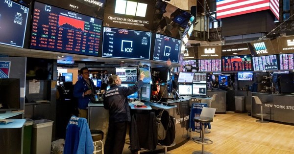 Khối ngoại tập trung giải ngân STB, VPL, MWG phiên cuối năm