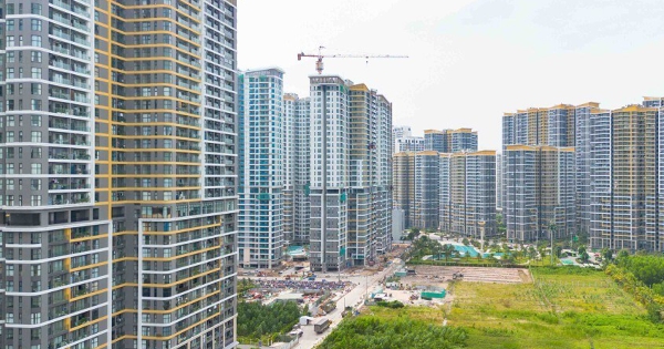 Tồn kho căn hộ TP HCM thấp kỷ lục, giá sơ cấp tăng 21%