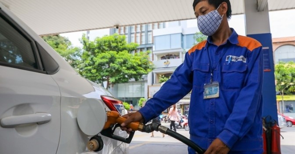 Xăng dầu có thể được giảm 2% thuế VAT tới hết 2026