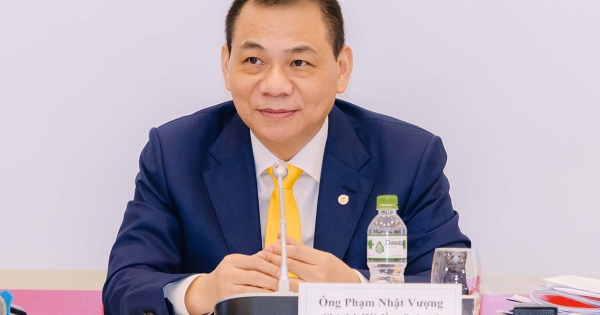 Chủ tịch Phạm Nhật Vượng nêu lý do Vingroup bổ sung hai trụ cột kinh doanh, đầu tư điện sạch để 'xe xanh từ đầu đến cuối'