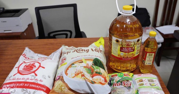 Cảnh sát phát hiện hơn 71.000 lít dầu ăn, 40 tấn mì chính giả