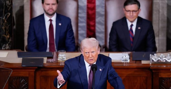 Bây giờ ai đủ sức ngăn cản thuế quan của Tổng thống Trump?