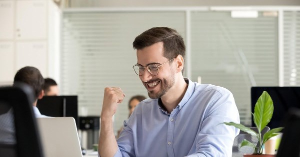 Khối ngoại đẩy mạnh mua ròng gần 2.900 tỷ đồng tuần VN-Index vượt 1.300 điểm