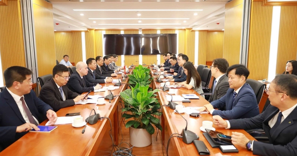 Hàn Quốc sẵn sàng chuyển giao công nghệ sản xuất đầu máy đường sắt cao tốc cho Việt Nam