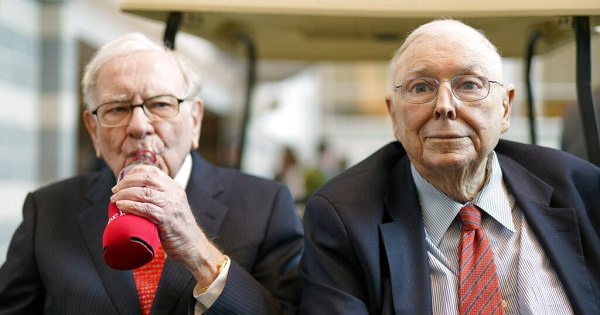 Warren Buffett trả lời câu hỏi: Tại sao không mua bất động sản mà lại đầu tư cổ phiếu?