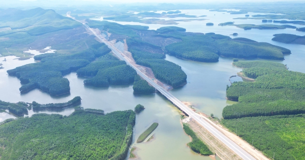 Cao tốc Vạn Ninh - Cam Lộ trước ngày thông xe