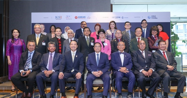 'Việt Nam là nền kinh tế tăng trưởng nhanh nhất và là ngôi sao sáng của ASEAN'
