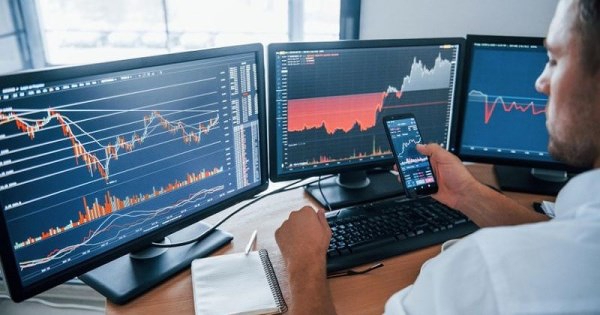 Khối ngoại xả ròng hơn 1.100 tỷ đồng phiên cuối tuần