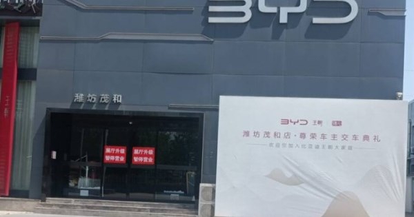 Các đại lý ôtô kêu gọi hãng giảm sản xuất