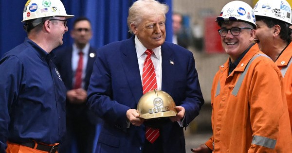 Ông Trump phê chuẩn thương vụ sáp nhập giữa US Steel và Nippon Steel