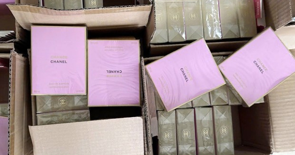 10.000 lọ nước hoa Chanel, Bvlgari, Ysl giả bị phát hiện
