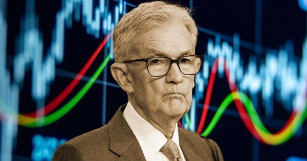 Thứ đang ngăn cản Fed hạ lãi suất