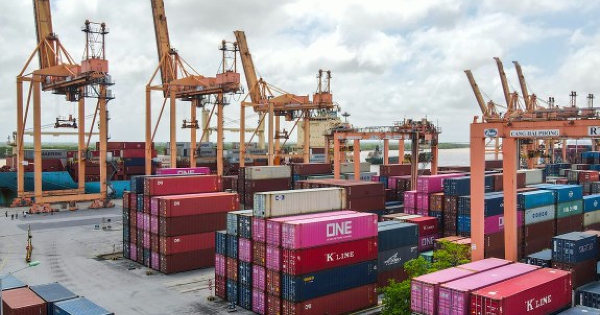 14 hải quan sắp ra tòa trong vụ thông quan 13.000 container hàng lậu