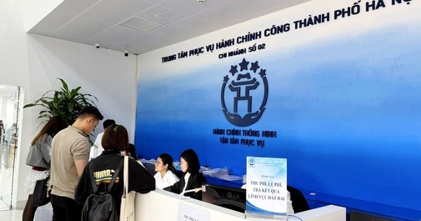 Thủ tướng ra công điện yêu cầu chấn chỉnh tình trạng 'cò làm giấy tờ' tại các trung tâm hành chính công