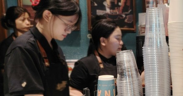 Quán ăn, cà phê ở Hà Nội dùng nilon, cốc nhựa thế nào?