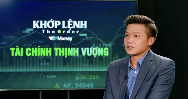 Tỷ trọng tiền cao giữa uptrend: Nên đứng ngoài hay nhập cuộc?